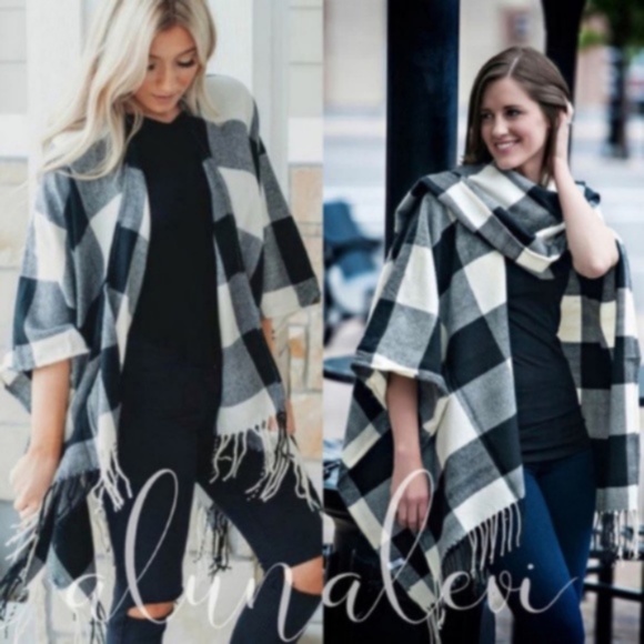 Cozy Buffalo Plaid Tassel Hem Poncho Shawl - Picture 5 of 8